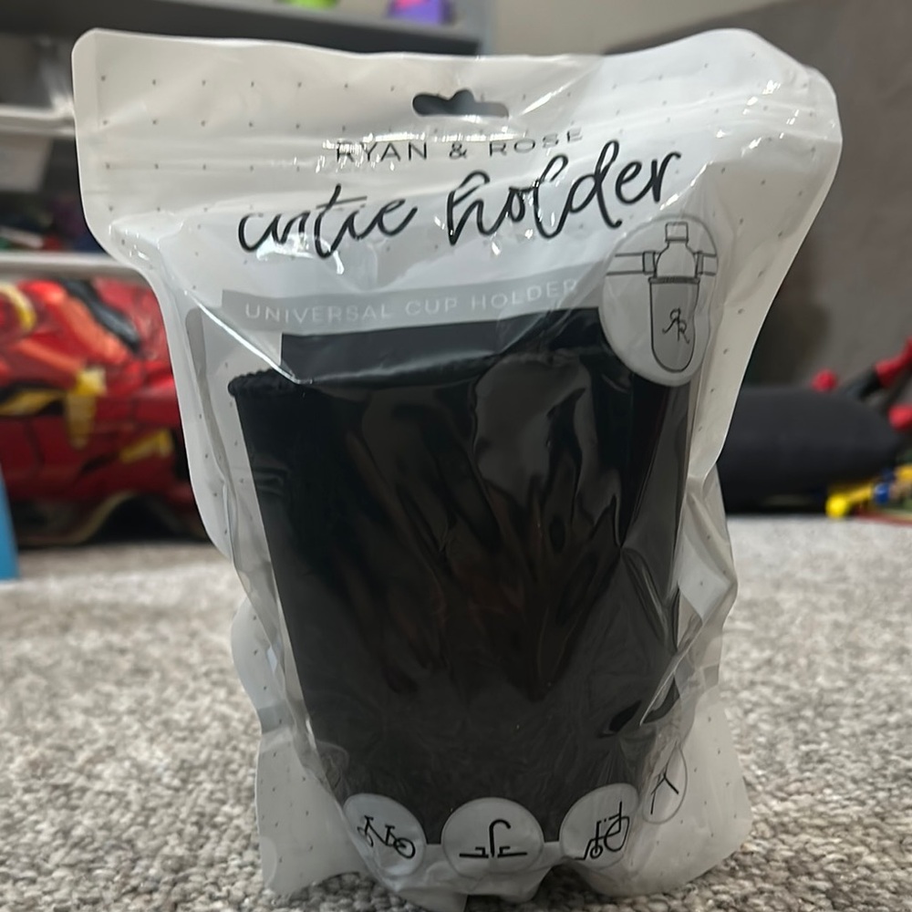 Ryan & Rose Black Universal Cup Holder